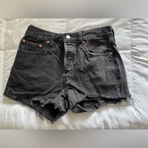 Black Levi’s shorts size 28